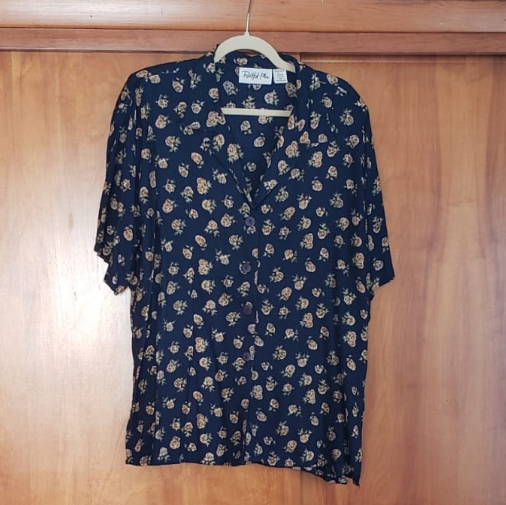 Red Hol Navy floral short sleeve blouse